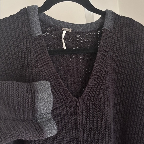 Free People Black Take Over Me Cozy Black Oversized V-Neck Sweater Size Small - Picture 4 of 4
